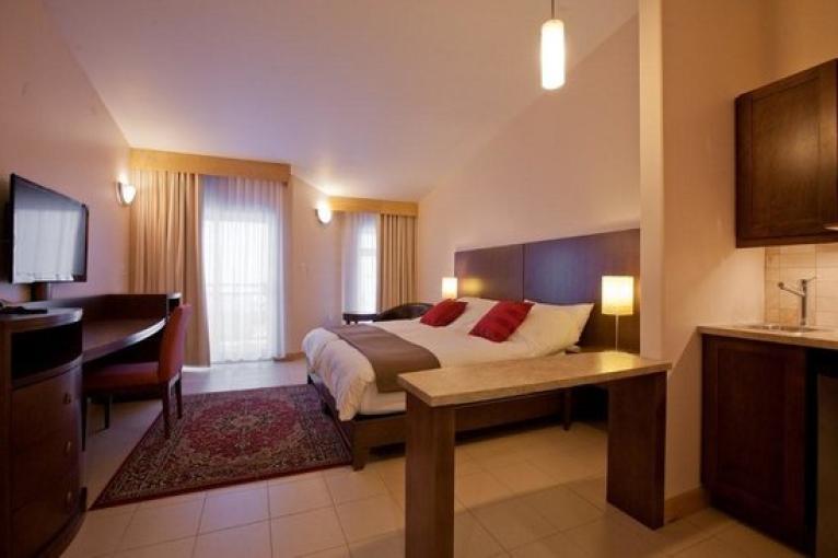 Dorset Suites / Huit Huit Tours